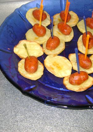 Una foto de Chorizos a la sidra con patatas asadas