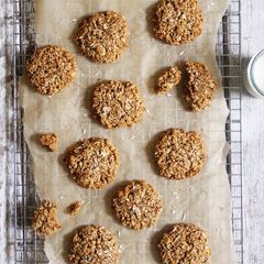 A picture of Mini Pig Coconut Delight Biscuits.