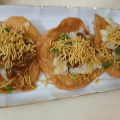 A picture of Sev puri.