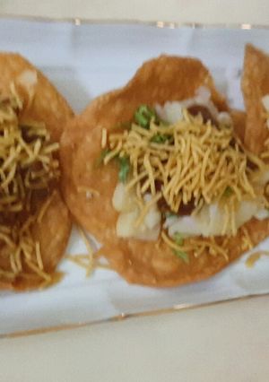 A picture of Sev puri.