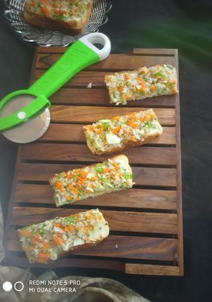A picture of Garlic cheese Toast.