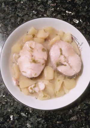 Foto principal de Merluza con patatas en salsa verde