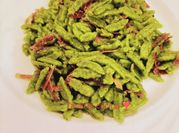 Una foto di spatzle spinaci