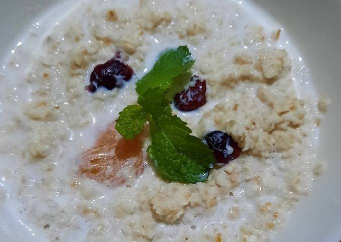 Resep Bubur Oatmeal Buah Kering yang Bikin Ngiler