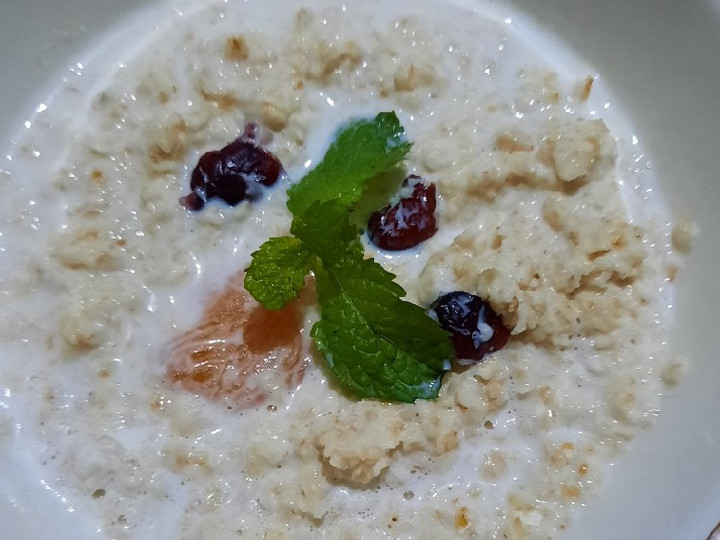 Resep Bubur Oatmeal Buah Kering yang Bikin Ngiler