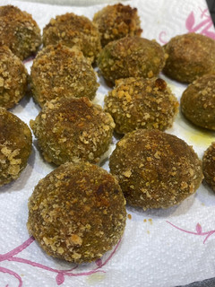 Una foto de Albóndigas de brócoli, zanahoria y queso
