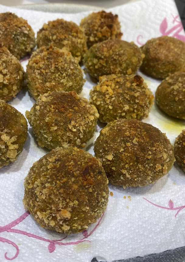 Una foto de Albóndigas de brócoli, zanahoria y queso