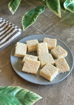 صورة لوصفة مكعبات الكاسترد بجوز الهند 🥥