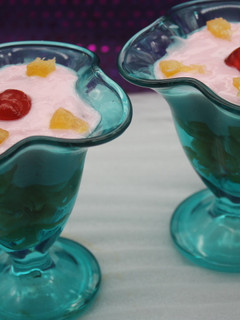 Una foto de Copa de plátano con yogurt de fresa