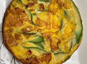 Una foto de Tortilla de calabacín (zucchini)