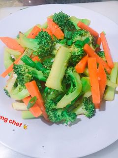 Hình của món Súp lơ, cà rốt xào dầu hào.
