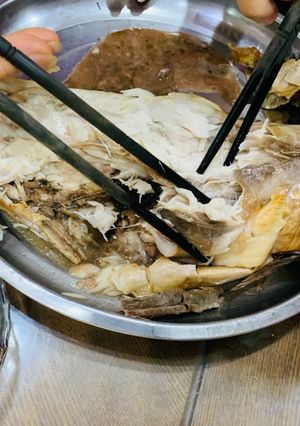 Hình của món Cá saba Na Uy nướng muối mềm mướt ngọt lịm.