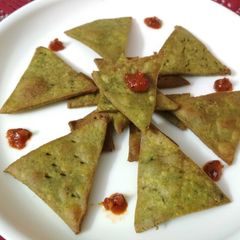 Spinach cheese triangle crackers A picture of Spinach cheese triangle crackers.