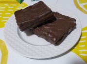 Una foto de alfajor de chocolate sin huevo