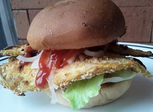 Una foto de Sándwich🍆🥪 con salsa de ajo🌰