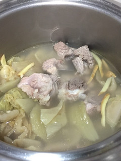 酸菜排骨湯 的食譜成品照片