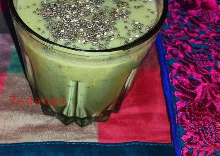 Step-by-Step Guide to Make Quick Banana Apple and Spinach Smoothie