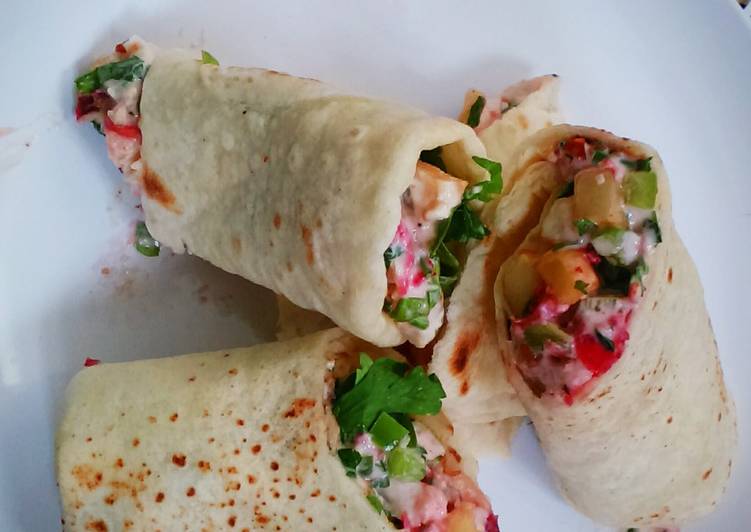 Chicken wrap with coleslaw (burrito)