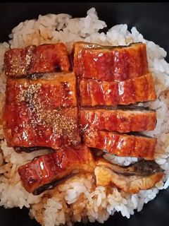Hình của món UNAGI DONBURI (Cơm lươn nướng).