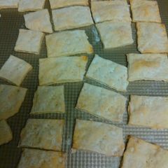 A picture of Crackers .