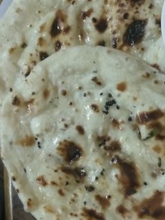 नाॅन रोटी (naan roti recipe in hindi) रेसिपी मुख्य फोटो