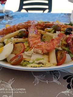 Una foto de Ensalada de vacaciones y amigos 🤠😃