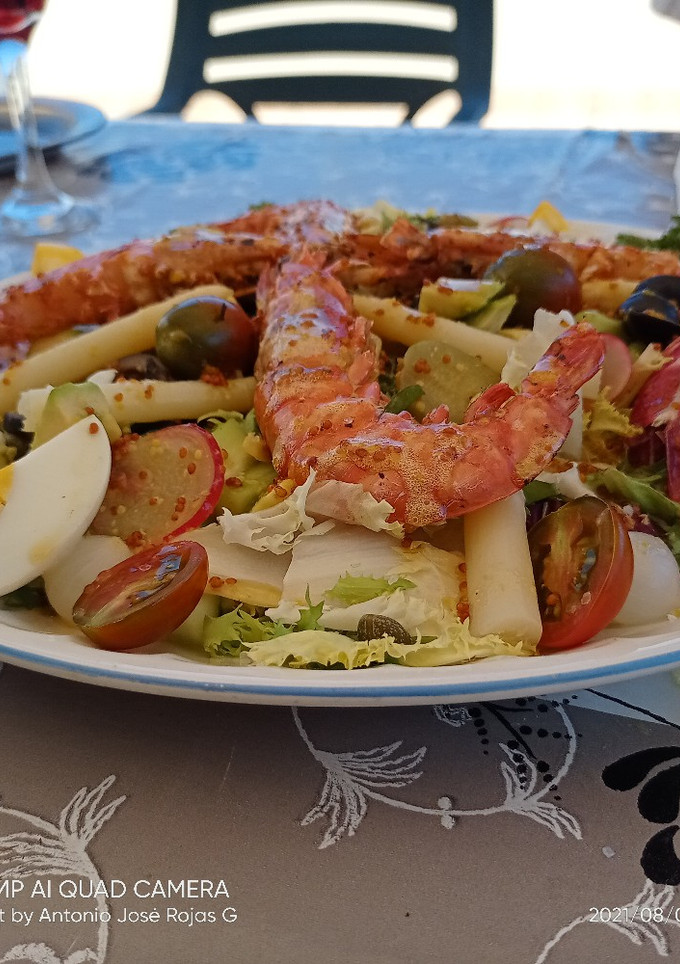 Una foto de Ensalada de vacaciones y amigos 🤠😃