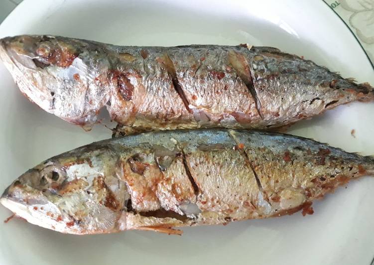 Cara Gampang Menyiapkan Ikan kembung goreng, Menggugah Selera
