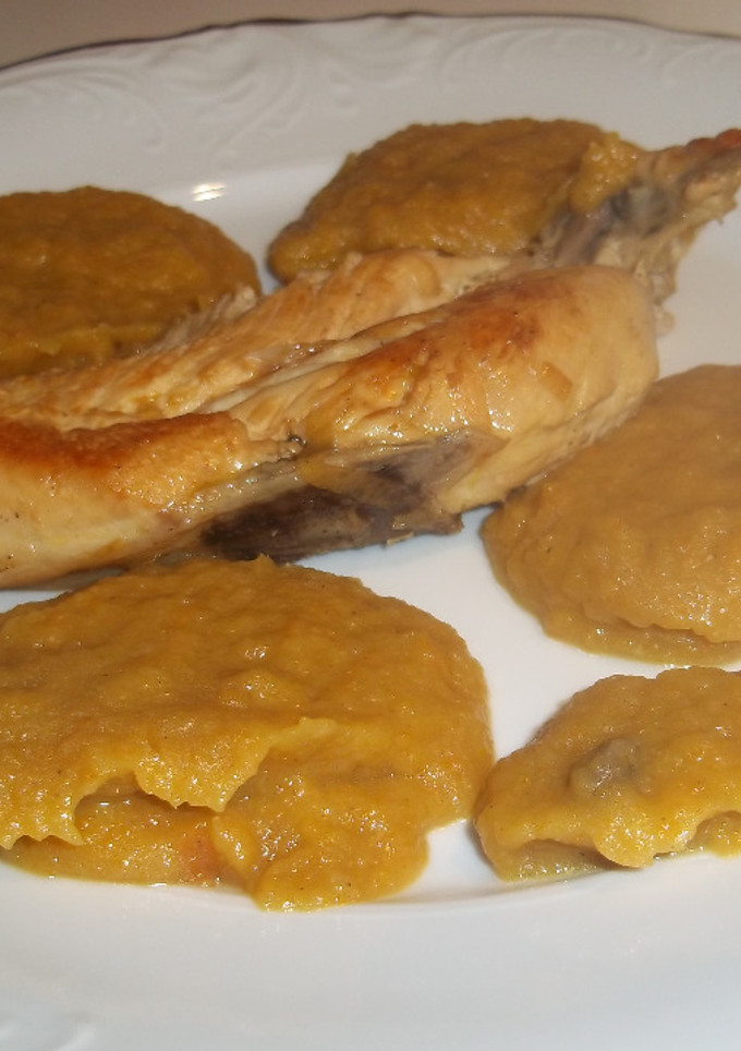 Una foto de Pechuga de pollo con salsa de manzana