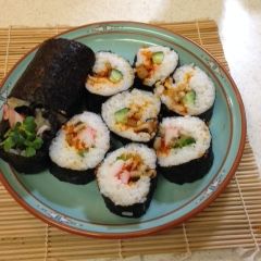 A picture of Makizushi (roll sushi).