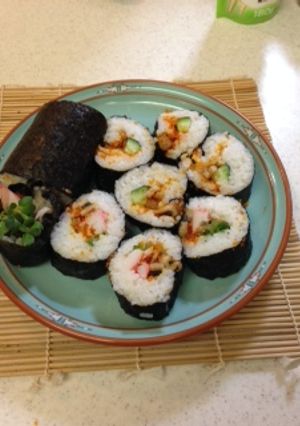 A picture of Makizushi (roll sushi).