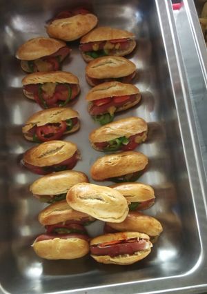 A picture of Minions hotdogs.