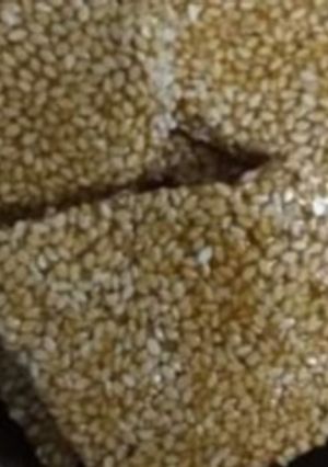 A picture of Til jaggery ki chikki.