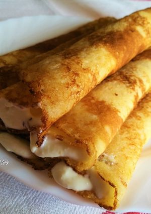 Grízes palacsintatészta - citromos túrókrémmel töltve recept fotója