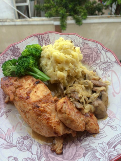 Foto resep Grilled chicken with creamy mushroom sauce + mashed potato