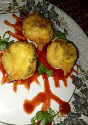 A picture of Batata vada.