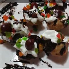 A picture of Chocolate golgappe.
