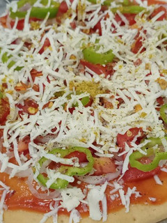 પીઝા (Pizza Recipe In Gujarati) રેસીપી મુખ્ય ફોટો