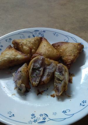 રતાળુ ના સમોસા (Ratalu Samosa Recipe In Gujarati) રેસીપી મુખ્ય ફોટો