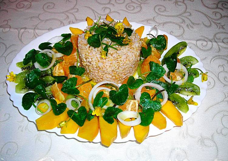 Ensalada tropical con arroz integral