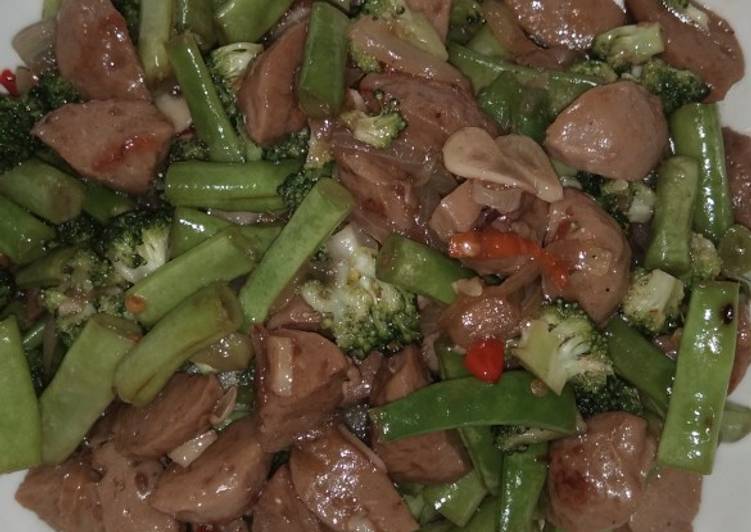 Resep Tumis bakso buncis brokoli saus tiram yang Enak Banget