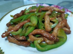 รูปของ หมูเส้นผัดพริกหวาน (Chinjao rosu青椒肉絲)