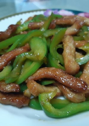 รูปของ หมูเส้นผัดพริกหวาน (Chinjao rosu青椒肉絲)