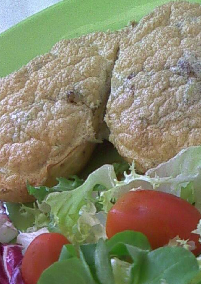 Una foto de Patatas rellenas de falso souflé de gambas