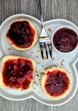Foto de Mini cheesecakes com doce de morango caseiro