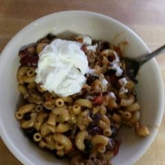 A picture of Weekday chili mac.