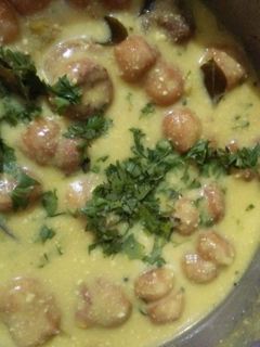 पकौड़ा कढ़ी (pakoda kadhi recipe in Hindi) रेसिपी मुख्य फोटो