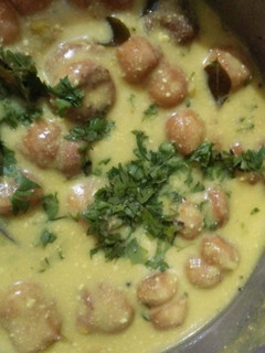 पकौड़ा कढ़ी (pakoda kadhi recipe in Hindi) रेसिपी मुख्य फोटो