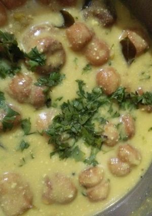 पकौड़ा कढ़ी (pakoda kadhi recipe in Hindi) रेसिपी मुख्य फोटो