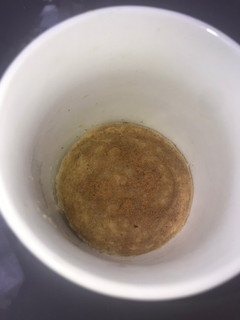 Una foto de Mug cake sin azúcar de mantequilla de cacahuete y plátano